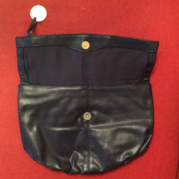 Navy blue vegan leather clutch - Picture 2 of 5